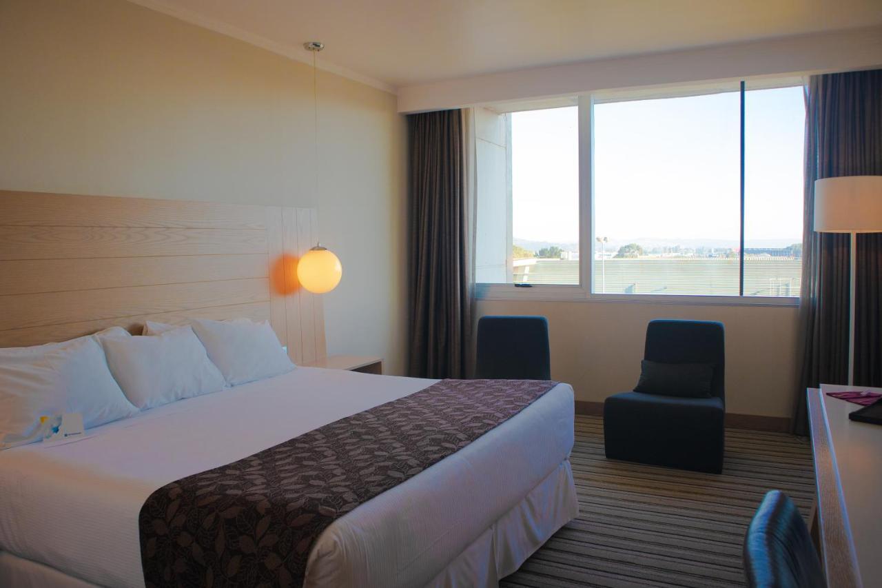 Hotel Wyndham Concepcion Pettra Exterior foto A room at the hotel
