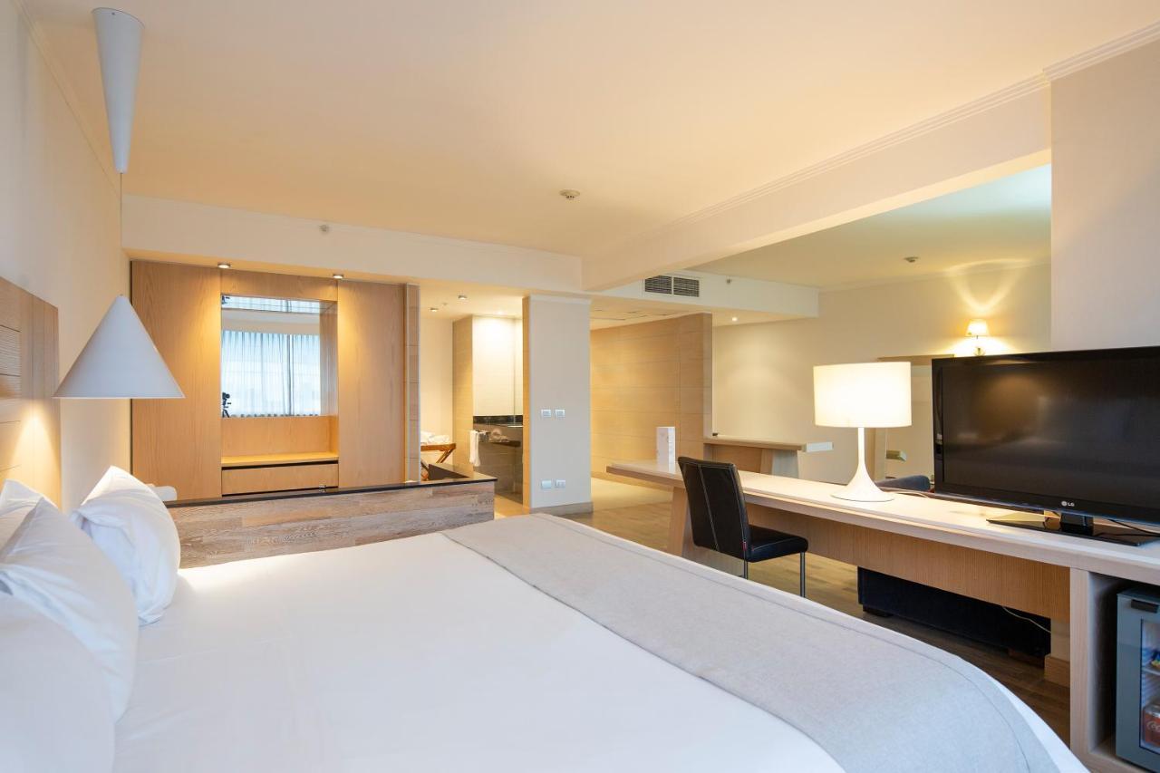 Hotel Wyndham Concepcion Pettra Exterior foto A room at the hotel