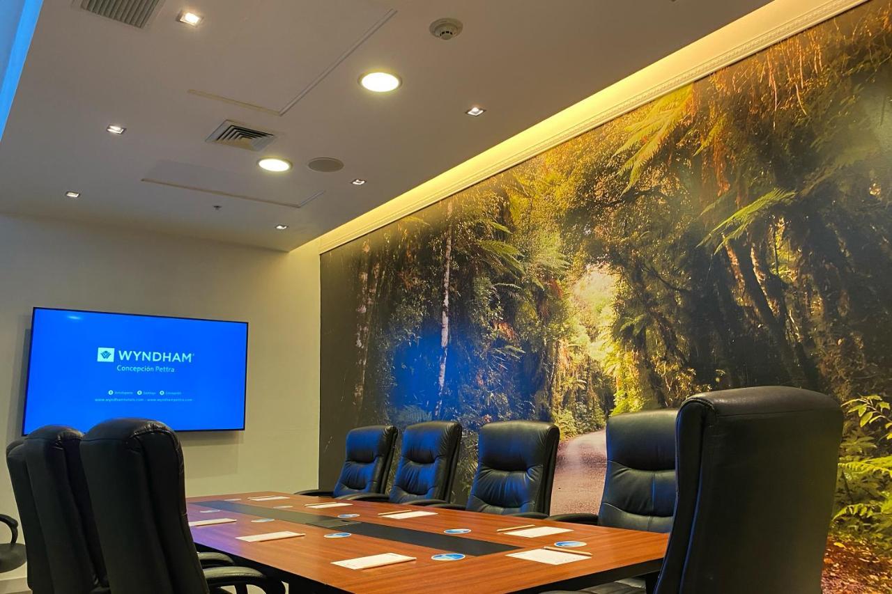 Hotel Wyndham Concepcion Pettra Exterior foto Boardroom at the Wyndham London West End