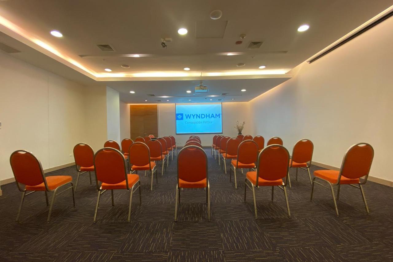 Hotel Wyndham Concepcion Pettra Exterior foto Meeting room at Wyndham Garden, Bangkok