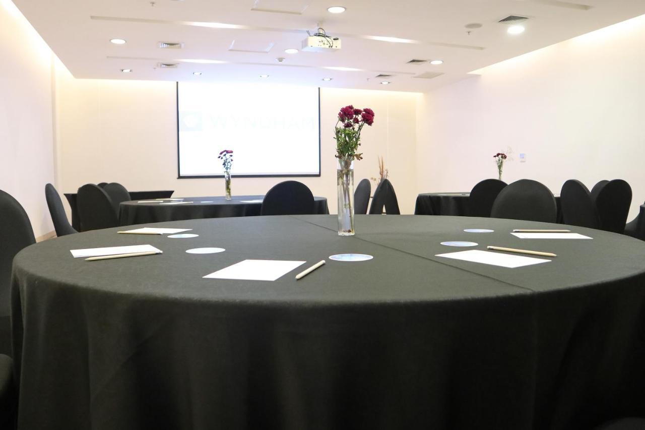 Hotel Wyndham Concepcion Pettra Exterior foto Meeting room